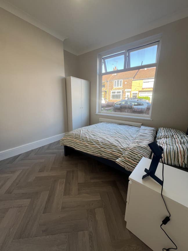 Four Rooms Available in Newly Refurbished House Main Photo