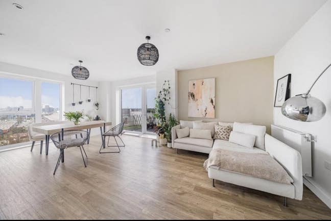 Double Room Ensuite, City views, part or full time Main Photo