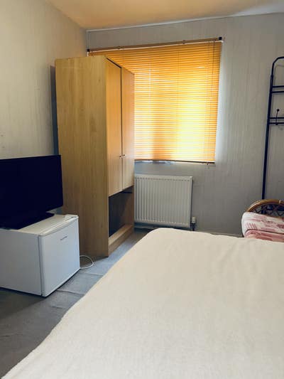 Double Bed to Let–Ideal for student/professionals Main Photo