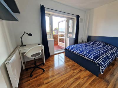 Bright Double Room for Rent in Vibrant Fulham Main Photo