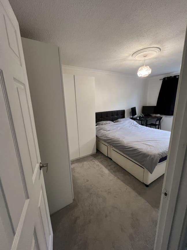 Large KingRoom Avaliable Main Photo