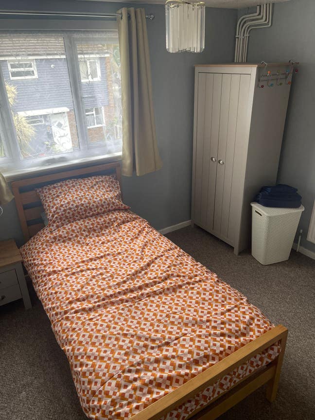 Double Furnished Room for Rent Main Photo