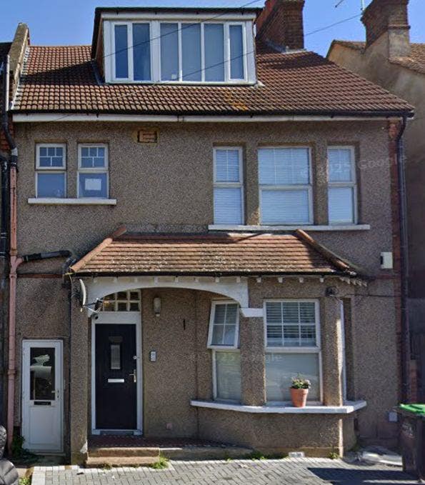 WHOLE HOUSE: En-suite Double Rooms For Rent Main Photo