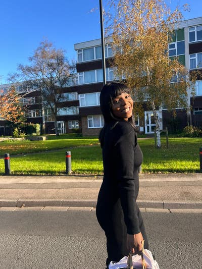 I am a professional female aged 35. I am look... Main Photo