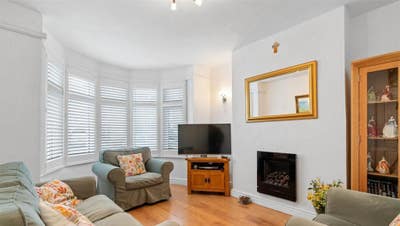 Lovely 3 bedroom family house for rent in CV6 Main Photo