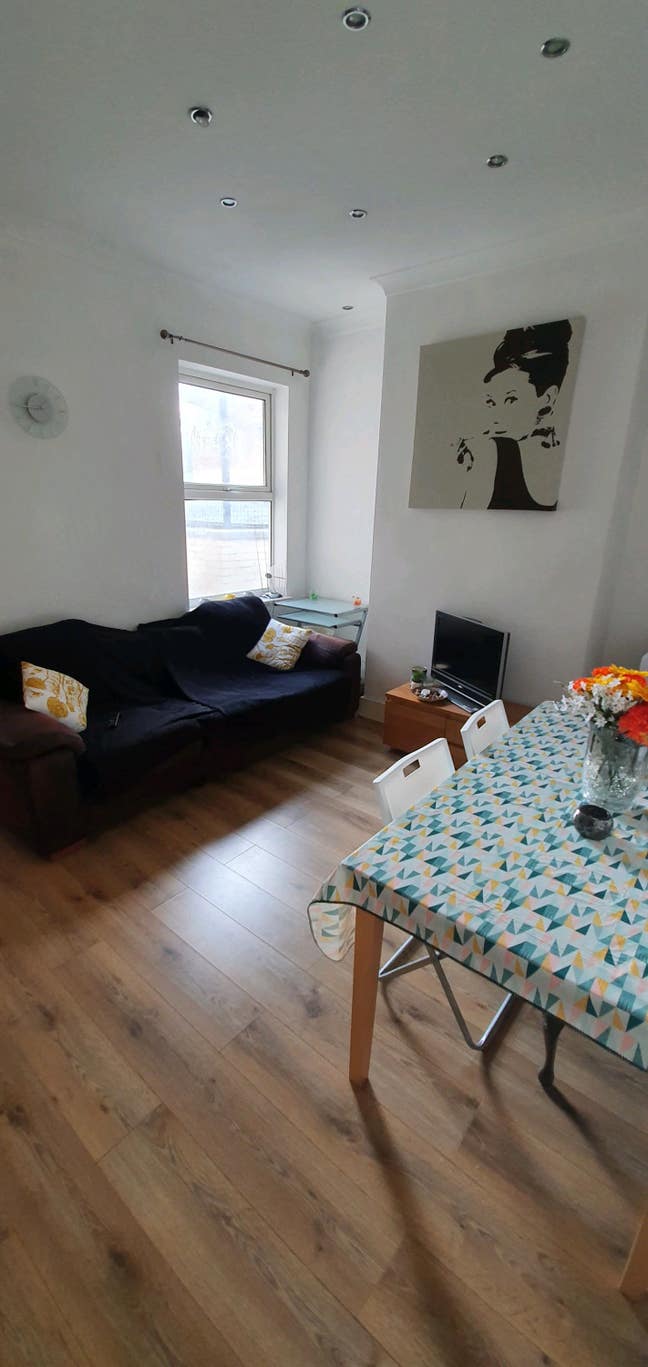 Double Room available - Tooting Broadway 10 mins Main Photo