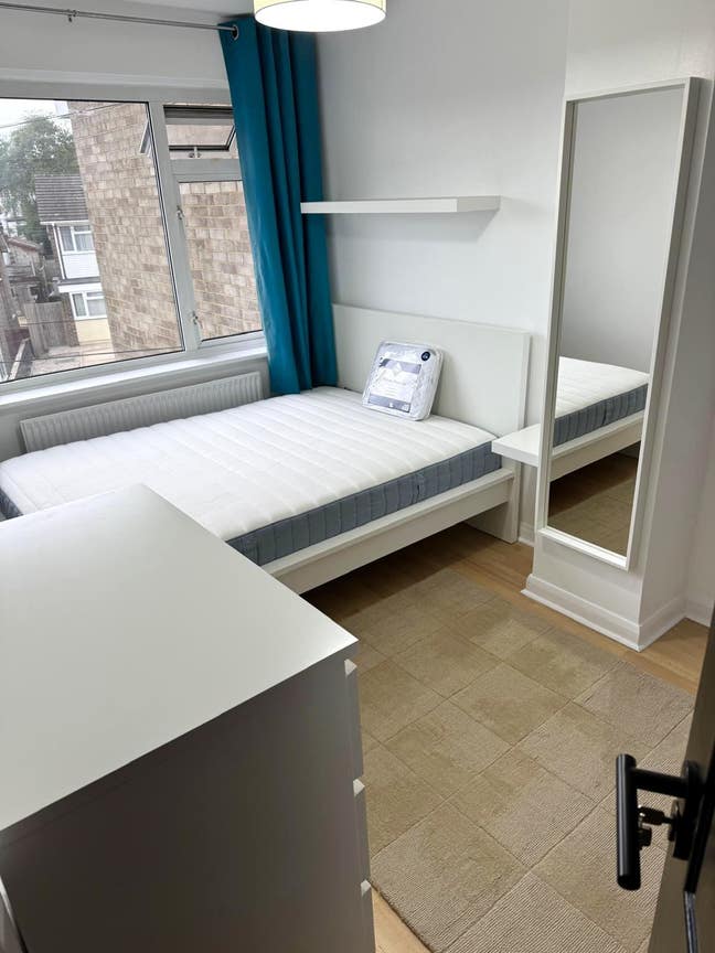 Five Minute Walk From Brentwood Station  Main Photo