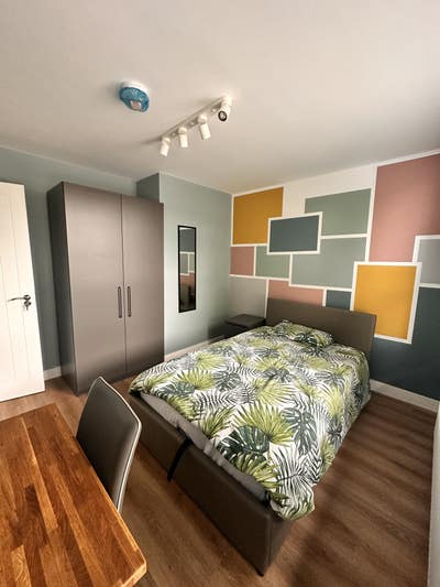 Newly refurb modern 5 bed shared house inc bills  Main Photo
