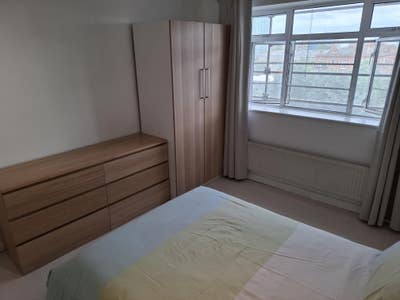 Large Double Bedroom in 2 bed Flat in W14 Main Photo