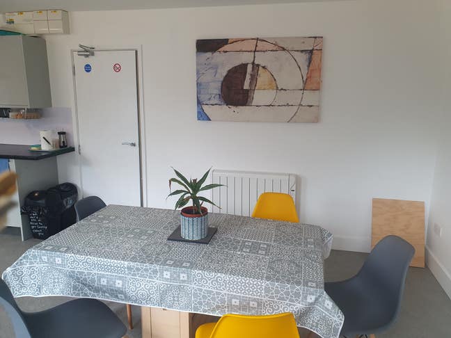 **En Suite Studio room in large Shared House** Main Photo