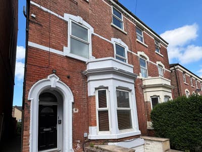 Fantastic 1 Bed Flat - Close to City Main Photo