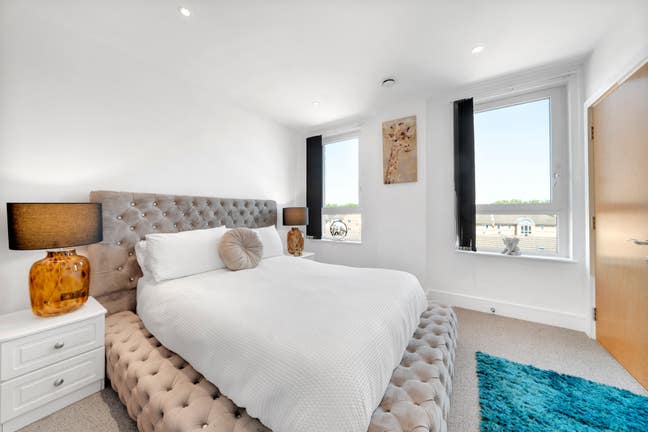 Chic 3Bed 2Bath Apartment in Canada Water, London  Main Photo