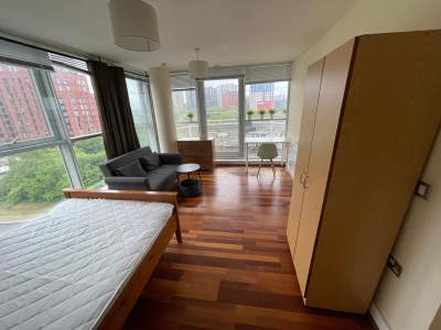 Massive Room, GYM & Concierge Included Main Photo