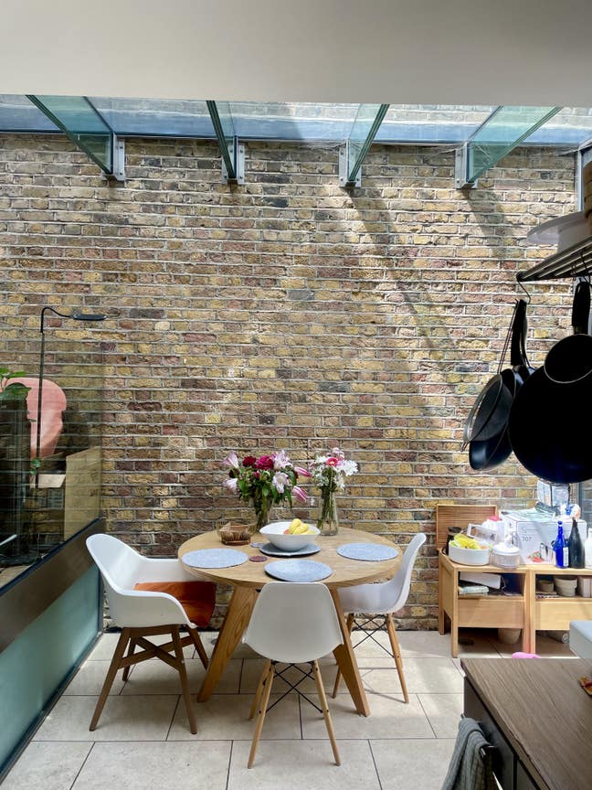 Double room in bright modern house available  Main Photo