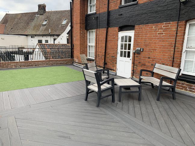 Minutes from the Marina,Old Pub with Roof Terrace! Main Photo