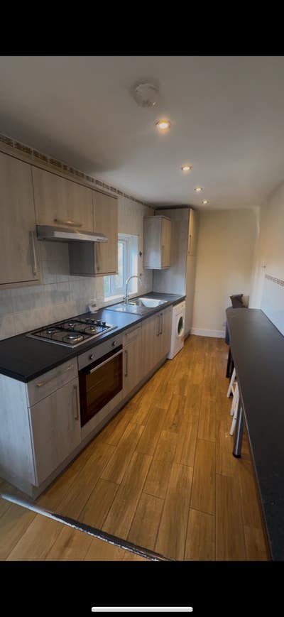 First Floor 4 Bed Flat In Mitcham  Main Photo