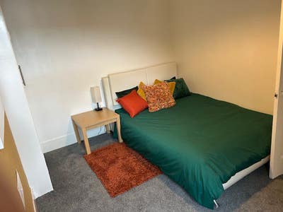 Room to let - Max 6 months - Littlehampton Main Photo