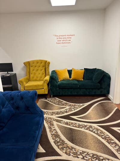 Looking for a roommate Main Photo