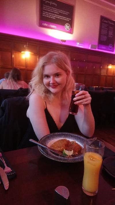 Professional Female seeks an ensuite room Main Photo