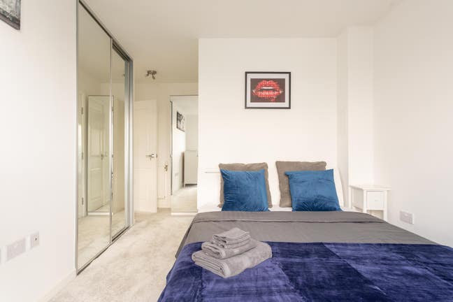 Lovely En-Suite w/ GYM & Concierge-Bills Included Main Photo