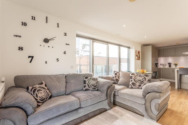 ⭐Lovely En-Suite w/ GYM & Concierge-Bills Included Main Photo