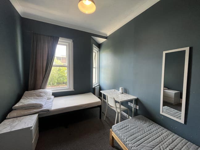 Furnished Single Room  Main Photo