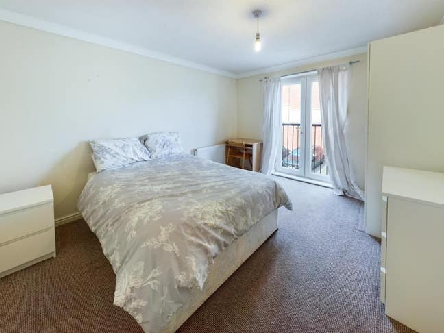 Double room with lovely flatmates Main Photo