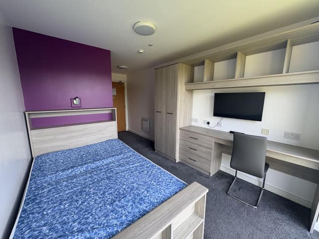 ALL-GIRLS Platinum Ensuite Room For Takeover Main Photo