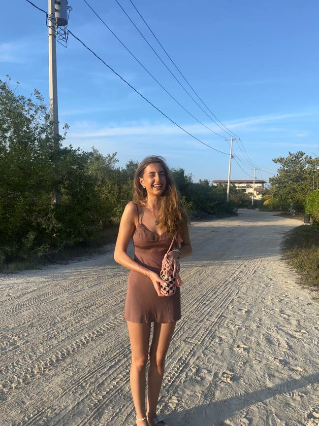 Jess, 23 Professional looking for a double room Main Photo