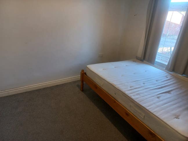 Òne large double room for rent Main Photo