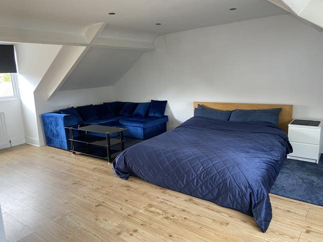 Large Loft Room to rent Main Photo