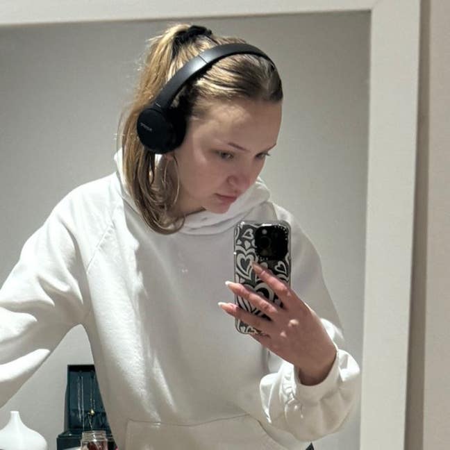 Professional Female seeks a double room Main Photo