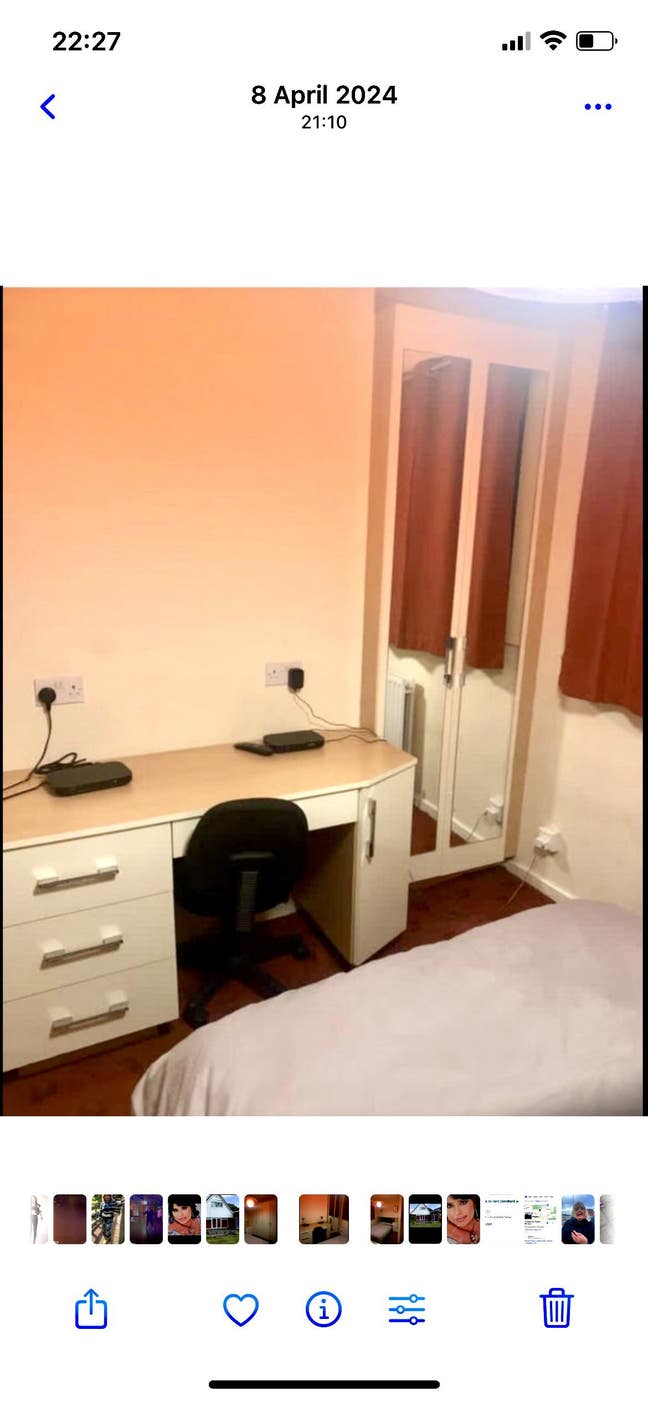 Room in a house share Main Photo
