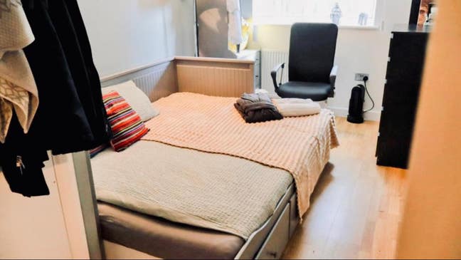 Bright double room in two bedroom flat with garden Main Photo