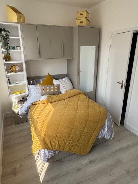 New house , close to town , parking available Main Photo