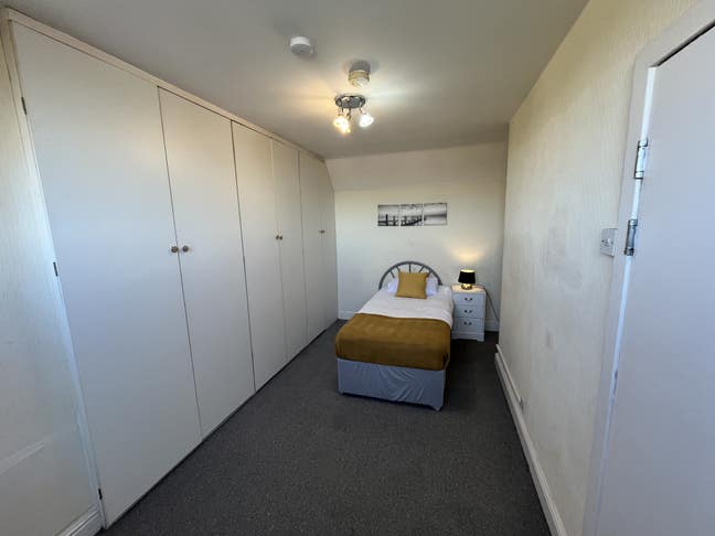 Furnished Loft Room in Shirebrook Main Photo