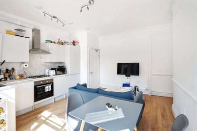 A 2 bedroom flat in the heart of Battersea Main Photo