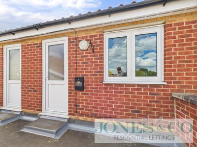 Charming 1-Bedroom First-Floor Flat Main Photo