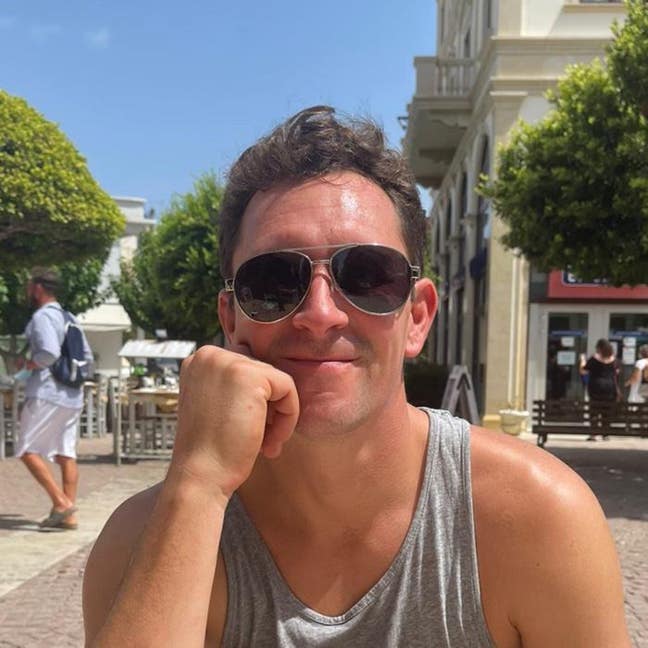 Professional Male seeks a single or double room Main Photo
