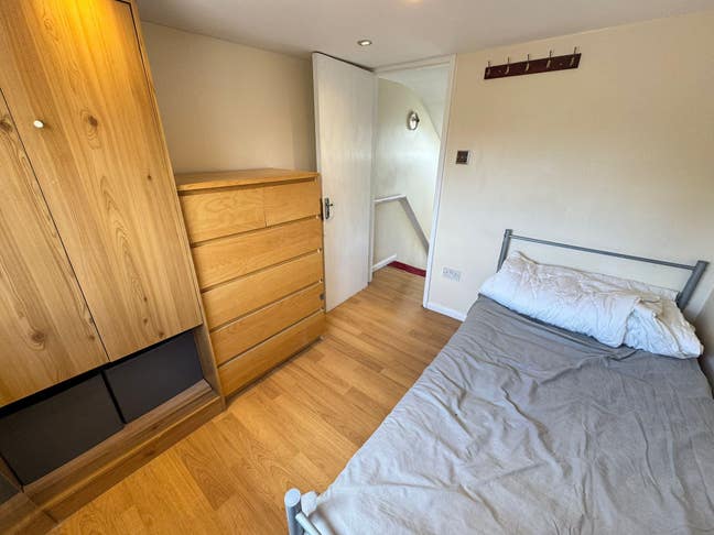 *** Single Room To Rent In Turnpike Lane N22*** Main Photo