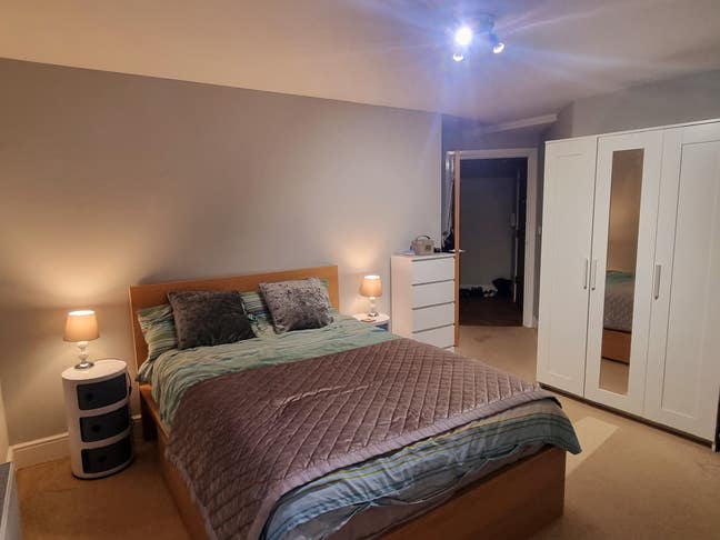 Ensuite spacious room Main Photo