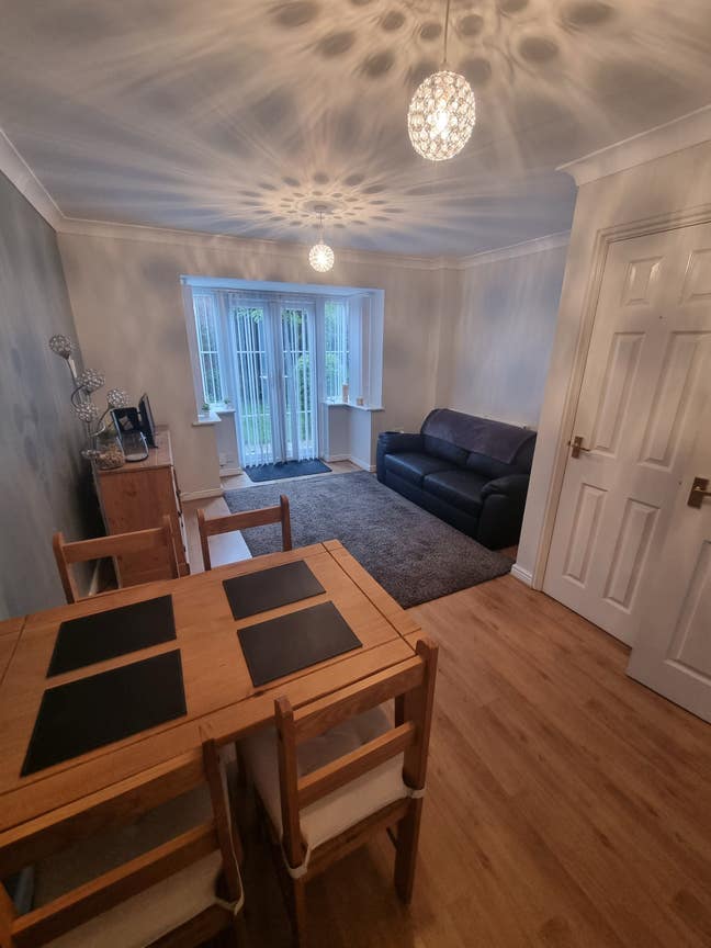 Double bedroom available in quiet house share  Main Photo
