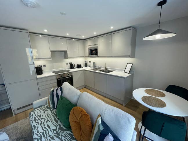 Luxury City Centre Flat, Immediate let only  Main Photo