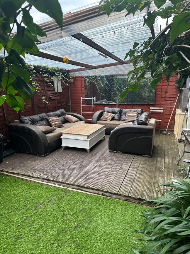 1 double bedroom fully furnished  Main Photo