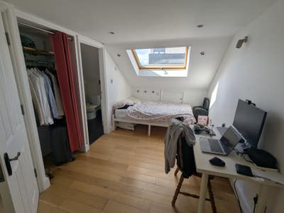 Monday - Friday let 20sqm Ensuite  Main Photo