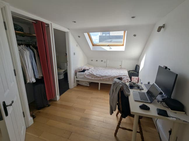 Monday - Friday let 20sqm Ensuite  Main Photo