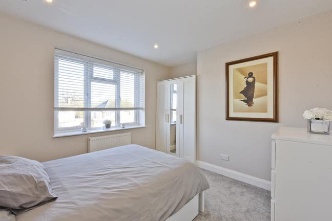 Large one bedroom to rent, separate bathroom inc Main Photo