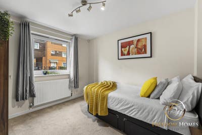 Cozy Double Bedroom in Brickstead Road PE7  ⭐️ Main Photo
