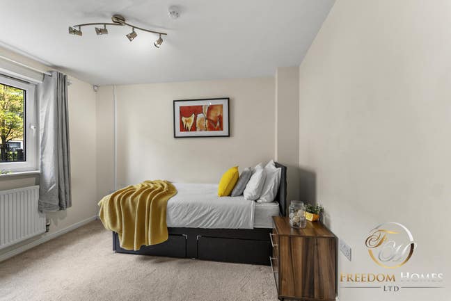 Cozy Double Bedroom in Brickstead Road PE7  ⭐️ Main Photo