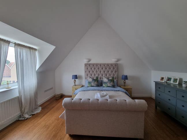 Large en-suite room on a separate 2nd floor  Main Photo